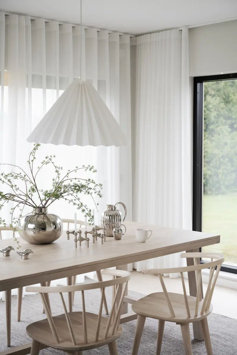 Rowico Carmen – Borðstofustóll (hvíttaður viður) - Image 3