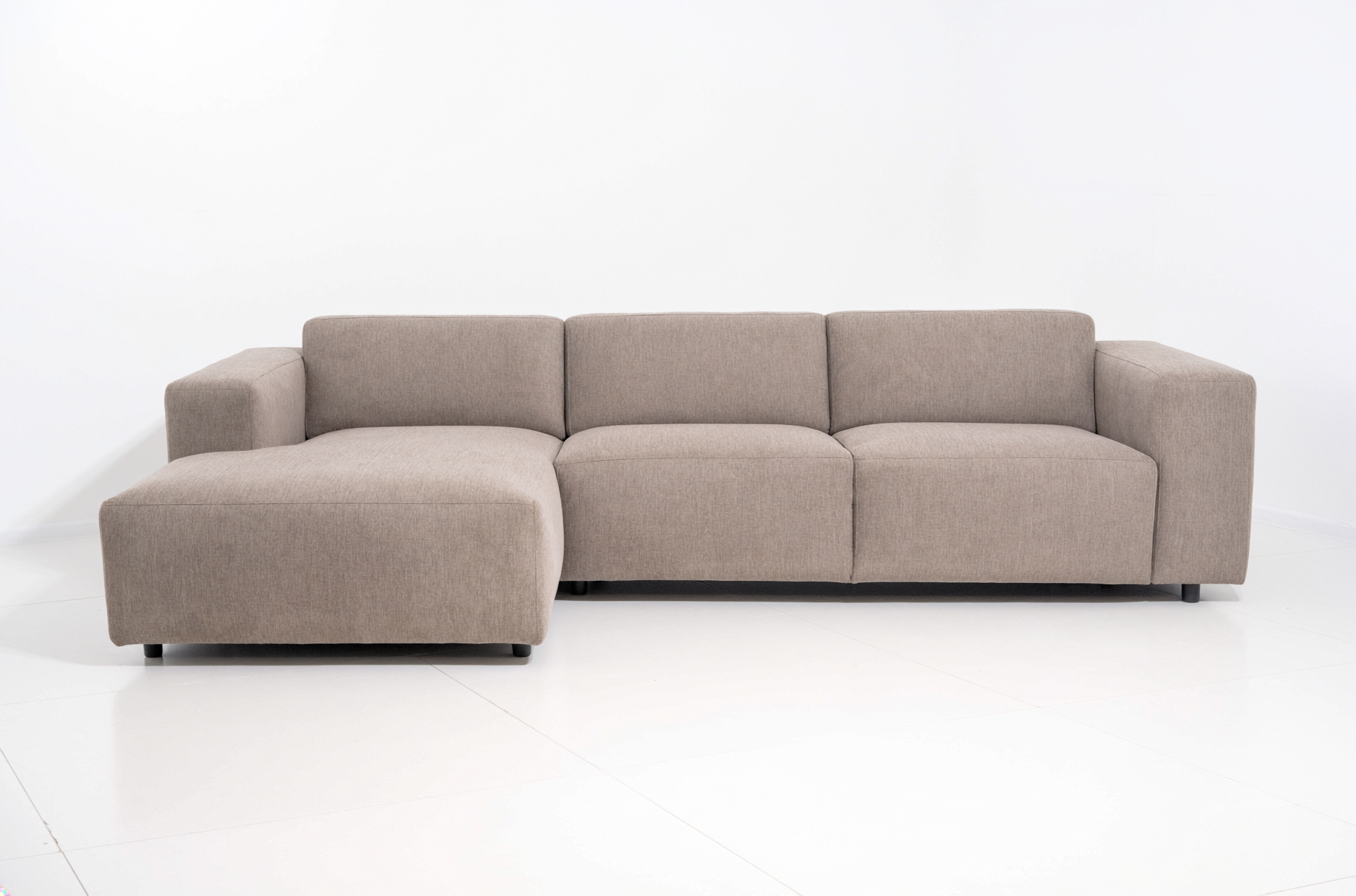 Lugo - Tungusófi 2,5 Sæta Vinstri (Brego 34/ brúnn) Lugo - Tungusófi 2,5 Sæta Vinstri (Brego 34/ brúnn) - Image 1